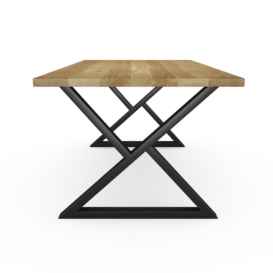Table en Bois Massif La Classique 4.0 finition chêne avec pieds en acier forme de x
